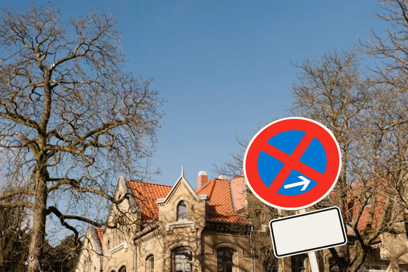 Halteverbotsschild vor Gründerzeitvilla