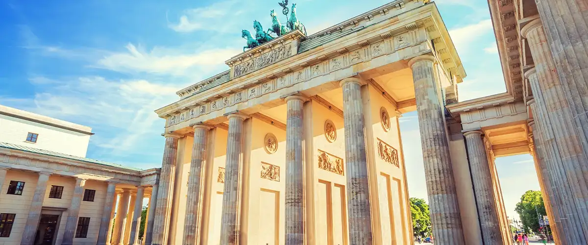Berlin - Brandenurger Tor in der nachmittäglichen Sonne